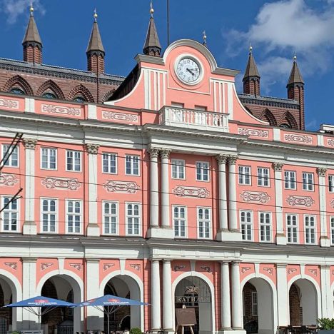 Günstige Flüge nach Rostock: Clevere Reisetipps an die Ostsee